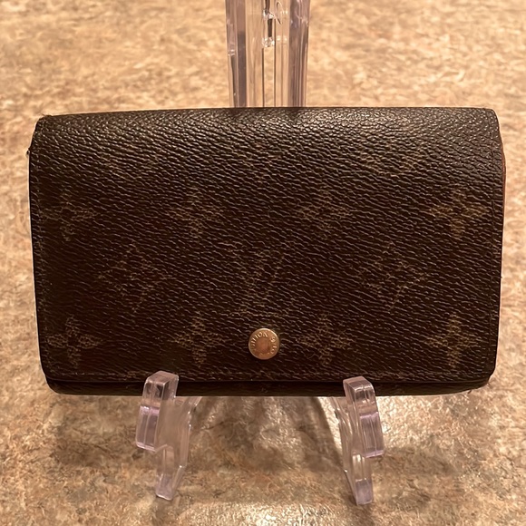 Louis Vuitton Handbags - LV Wallet GUC 6”x4”